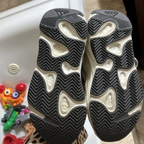 As Is NO RETURN Yeezys 100% Authentic - Picture 4 of 7